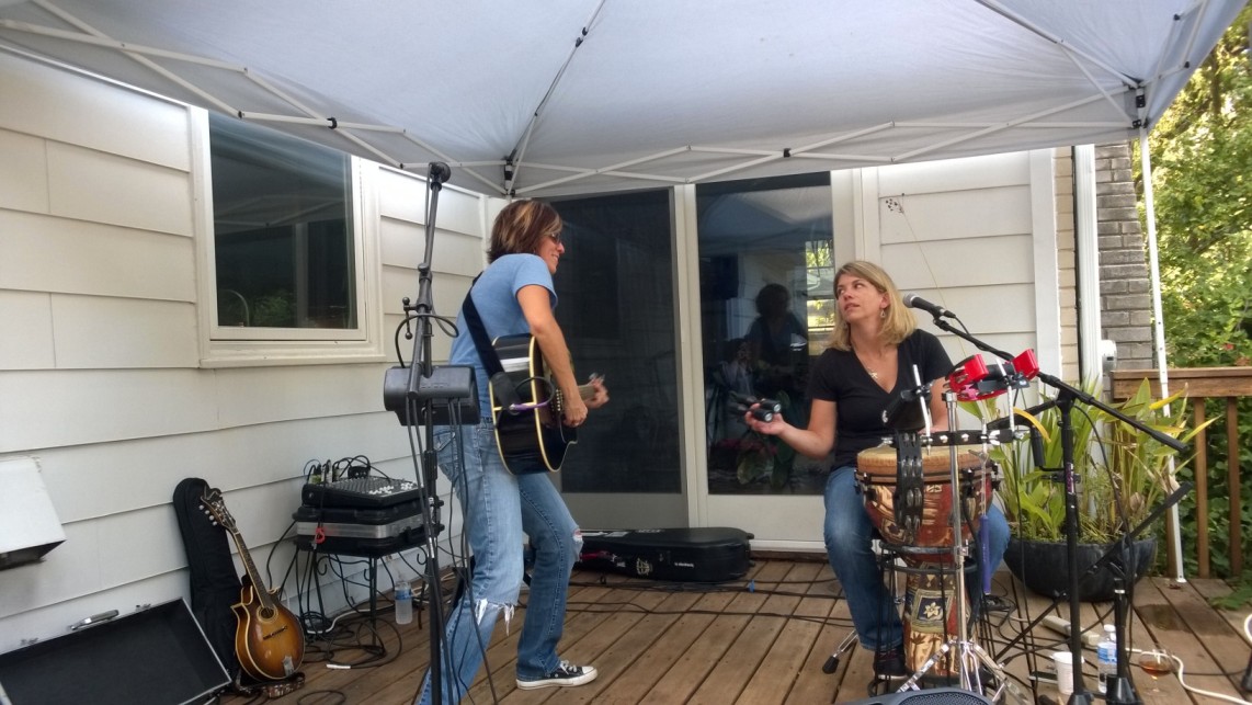 House concert with Christine Havrilla and Gretchen Schultz (Photo credit: Debra Miller)