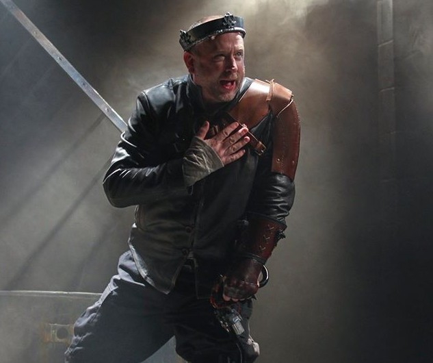 Pete Pryor as Richard III. Photo by Paola Nogueras.
